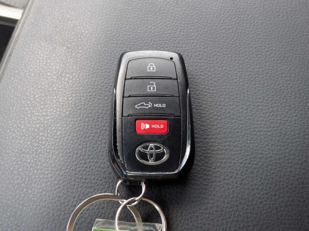 Used 2025 Toyota Tacoma TRD Sport w/ TRD Sport Premium Package AWD/4WD image 31