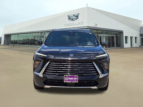 Used 2025 Buick Enclave Preferred FWD image 2