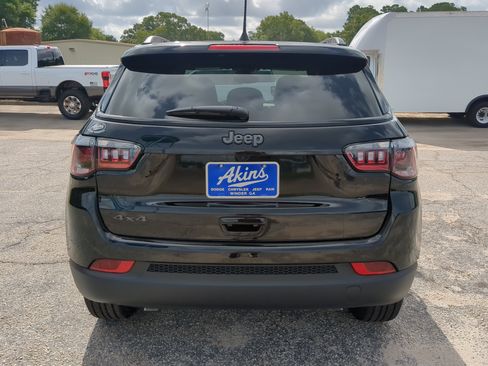 New 2026 Jeep Compass Latitude AWD/4WD image 4
