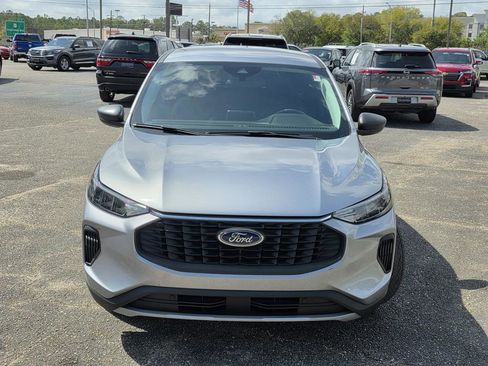Used 2024 Ford Escape Active w/ Cold Weather Package FWD image 2