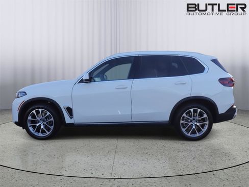 Used 2024 BMW X5 xDrive40i w/ Premium Package image 4