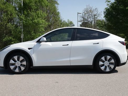Used 2023 Tesla Model Y Long Range AWD/4WD image 7
