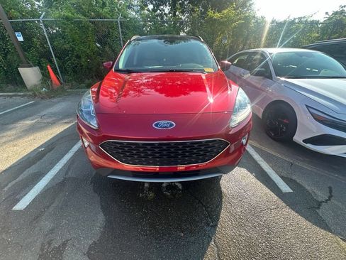 Used 2022 Ford Escape SEL w/ Technology Package FWD image 2