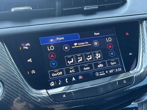 Used 2024 Cadillac XT6 Sport w/ Technology Package AWD/4WD image 17