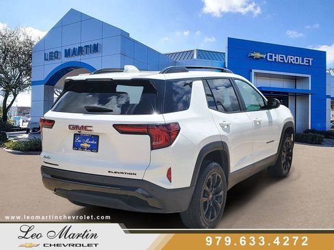 Used 2026 GMC Terrain Elevation w/ Elevation Premium Package FWD image 3