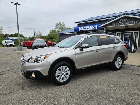 Used 2017 Subaru Outback 2.5i Premium AWD/4WD image 1