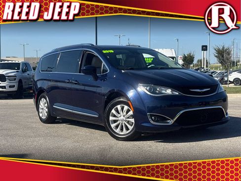 Used 2019 Chrysler Pacifica Touring-L w/ Advanced Safetytec Group FWD image 1
