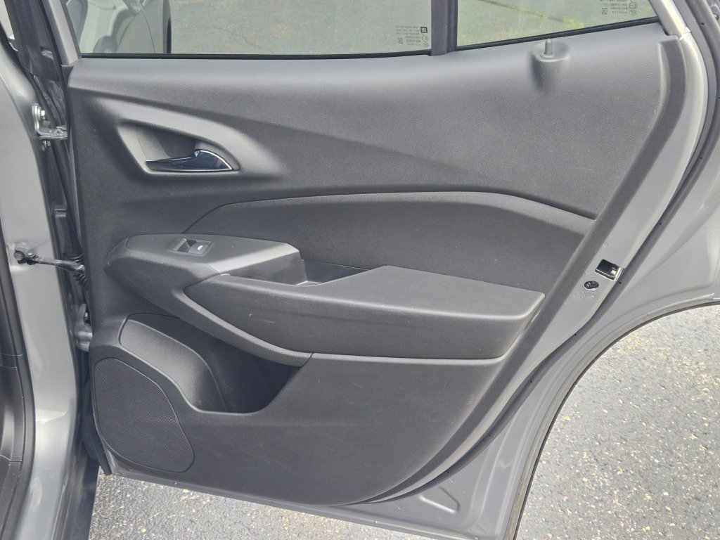 Certified 2024 Chevrolet Trax RS w/ Sunroof Package FWD image 8