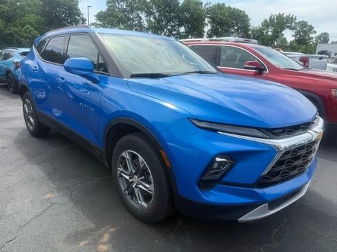 Used 2024 Chevrolet Blazer LT w/ Convenience Package FWD image 3