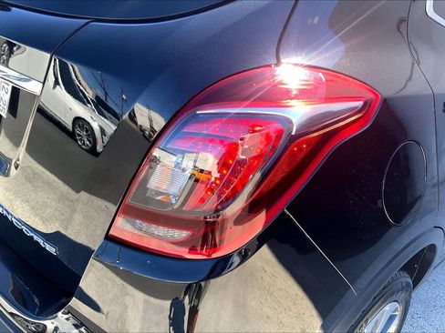 Used 2019 Buick Encore Essence FWD image 32