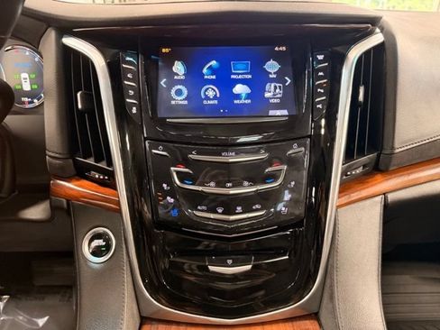 Used 2017 Cadillac Escalade Luxury AWD/4WD image 38