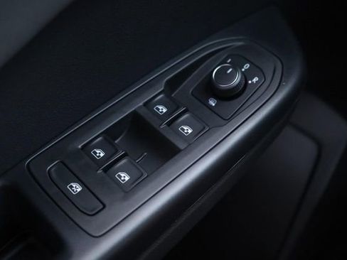 New 2025 Volkswagen Taos SE image 19