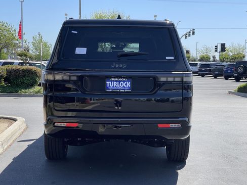 New 2026 Jeep Grand Cherokee Limited AWD/4WD image 10