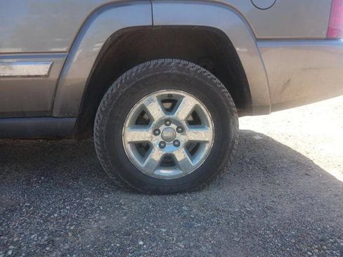 Used 2007 Jeep Commander Limited AWD/4WD image 13
