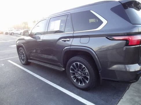 Used 2023 Toyota Sequoia Limited image 5