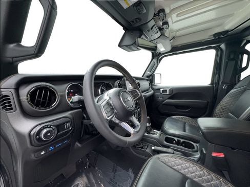Used 2023 Jeep Wrangler Unlimited Sahara AWD/4WD image 20