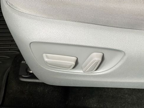 Used 2023 Toyota Highlander L image 15