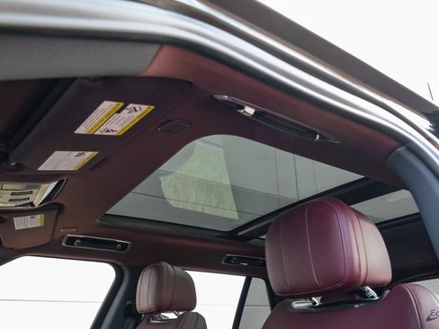 Used 2024 Land Rover Range Rover SE image 38