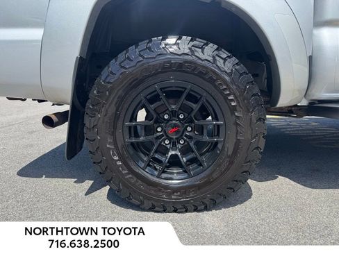 Used 2011 Toyota Tacoma 4x4 Double Cab w/ TRD Off-Road Pkg image 6
