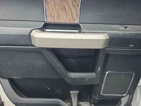 Used 2019 Ford F250 Lariat w/ Lariat Value Package image 8