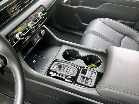 Used 2025 Honda Pilot EX-L image 14