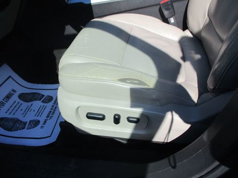 Used 2013 Ford Explorer XLT image 11