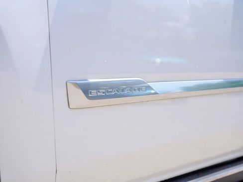 Used 2020 Cadillac Escalade Platinum AWD/4WD image 5