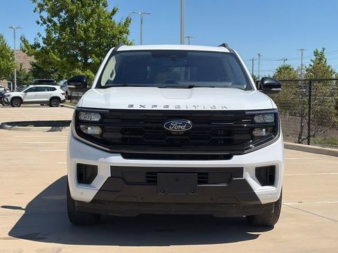 Used 2025 Ford Expedition Active image 2