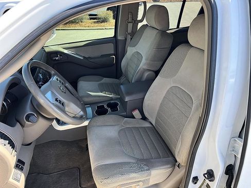 Used 2009 Nissan Pathfinder SE image 13