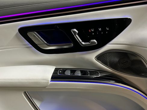 New 2025 Mercedes-Benz Maybach EQS 680 4MATIC image 13