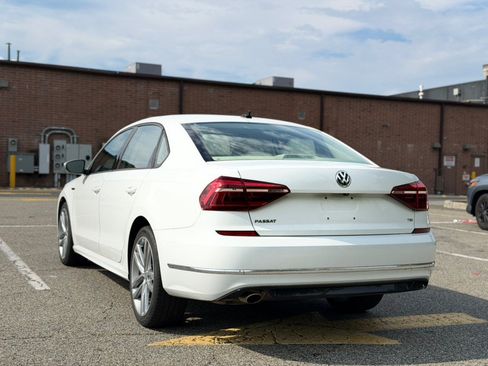 Used 2018 Volkswagen Passat 2.0T R-Line FWD image 6