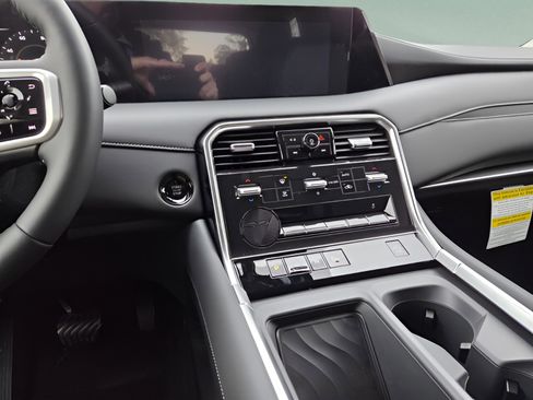 New 2026 Nissan Armada SV image 16