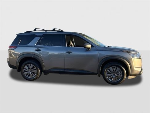 New 2025 Nissan Pathfinder SV image 7