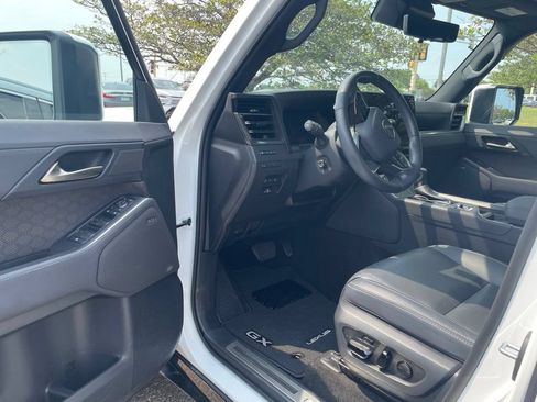 Used 2024 Lexus GX 550 w/ Accessory Package (Z1) AWD/4WD image 19