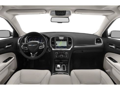Used 2018 Chrysler 300 Limited RWD image 8