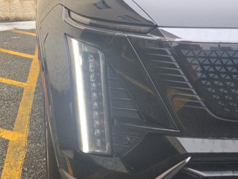 Used 2026 Cadillac Vistiq Sport image 10