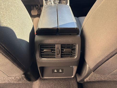 Used 2025 Nissan Rogue SV image 25