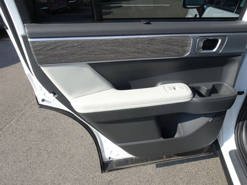 Used 2025 Hyundai Santa Fe Calligraphy image 16