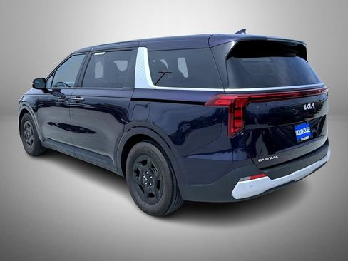 Used 2025 Kia Carnival FWD image 7