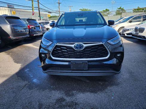 Used 2022 Toyota Highlander XLE image 1