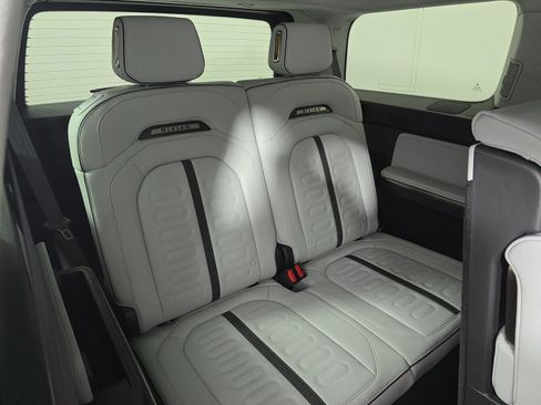 Used 2024 Rivian R1S Adventure AWD/4WD image 25