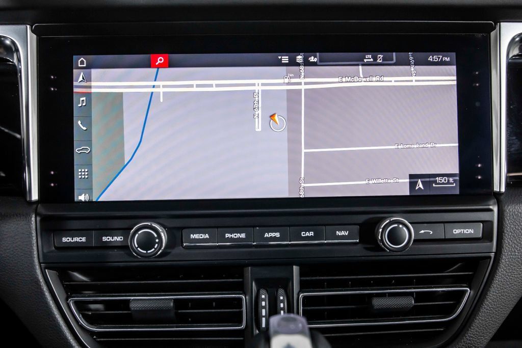 Used 2020 Porsche Macan AWD/4WD image 33