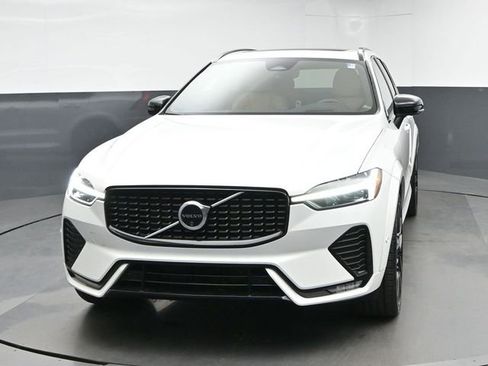 Used 2024 Volvo XC60 B5 Ultimate AWD/4WD image 3
