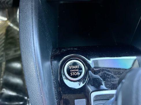 Used 2021 Nissan Versa SV FWD image 16