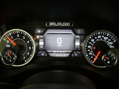 Used 2022 RAM 1500 Laramie AWD/4WD image 15