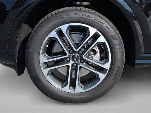 Certified 2025 Audi Q5 Premium w/ Convenience Package AWD/4WD image 16
