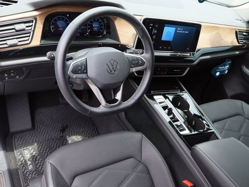 Used 2024 Volkswagen Atlas SE FWD image 11
