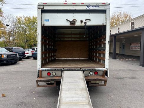 Used 2017 Chevrolet Express 3500 RWD image 5