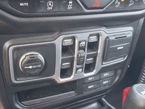 Used 2018 Jeep Wrangler Unlimited Sport S AWD/4WD image 31