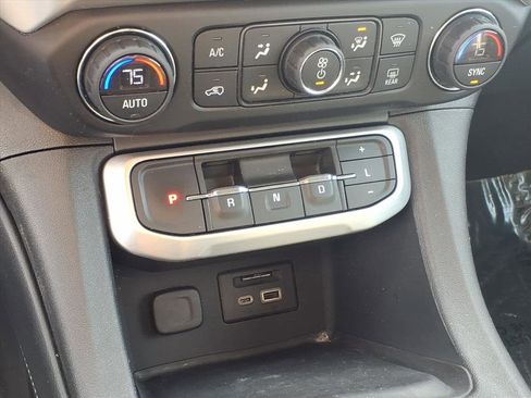 Used 2021 GMC Acadia SLT image 11